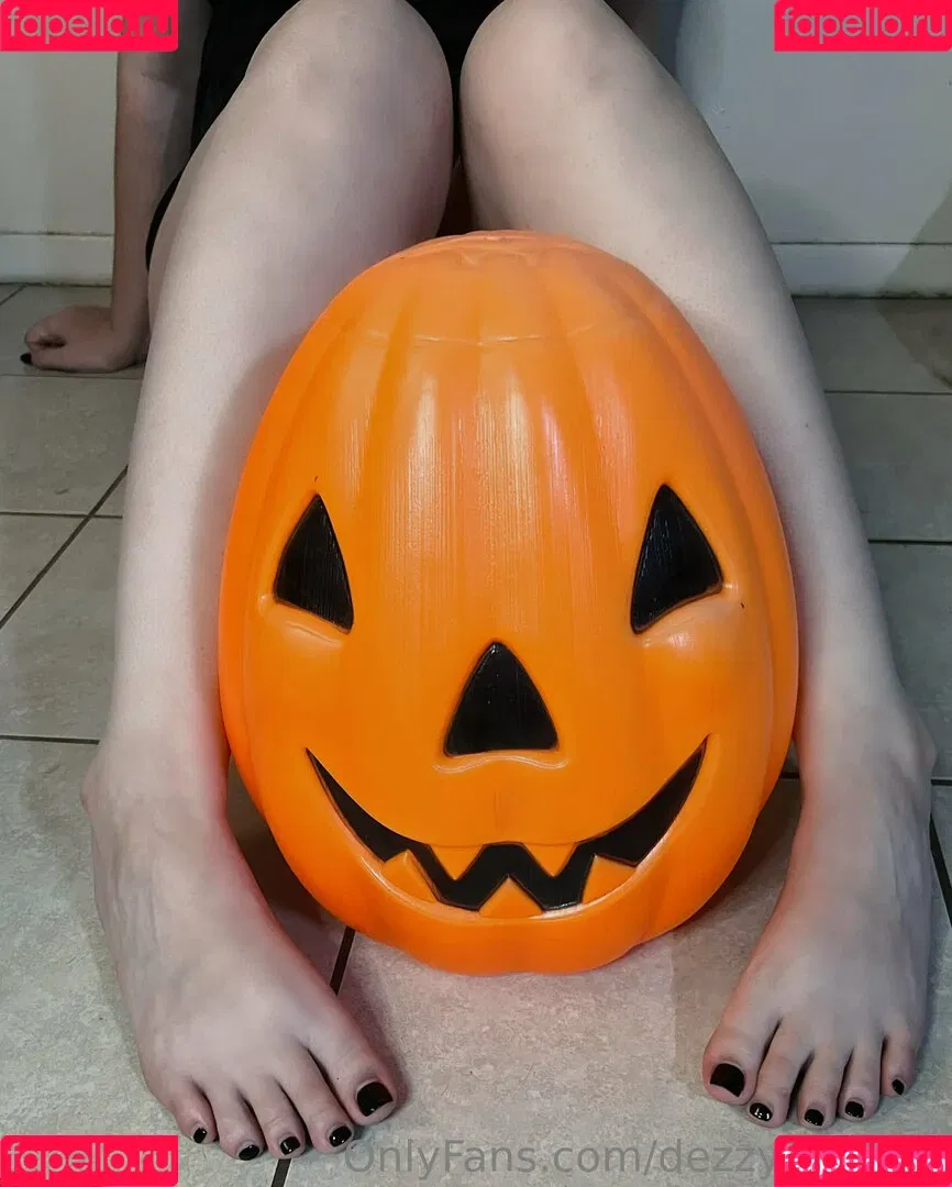 dedframe_ / dezzydoefree Onlyfans Photo Gallery 