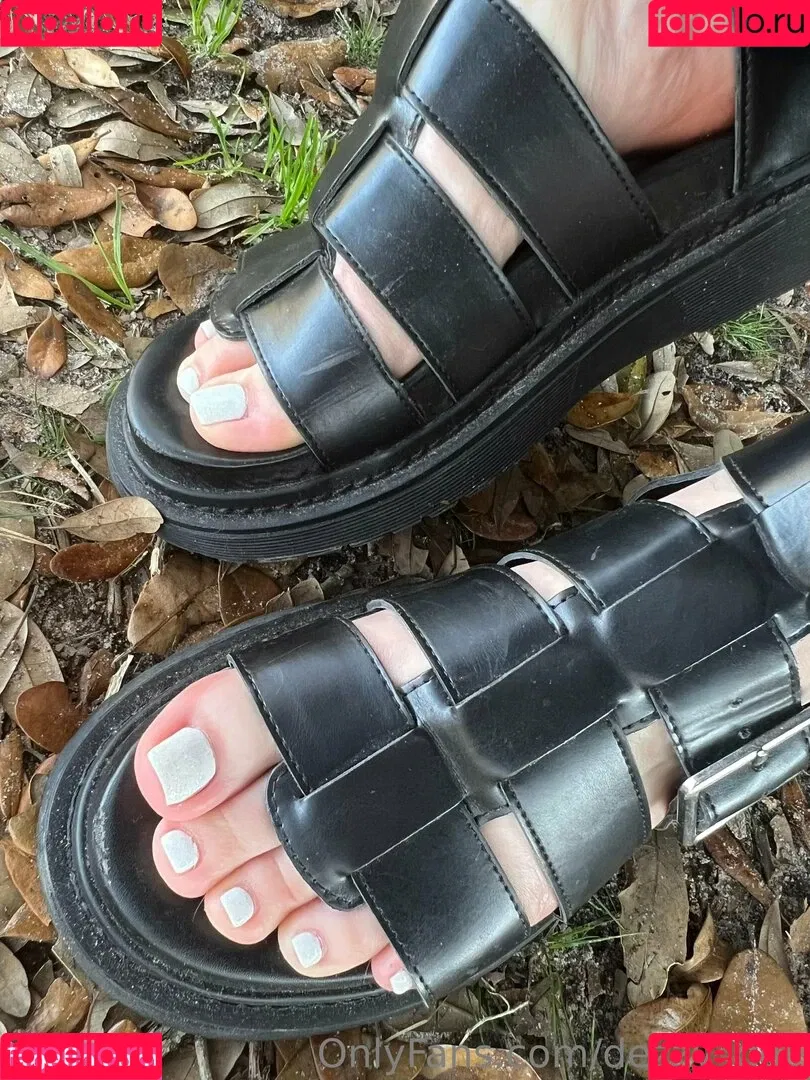 dedframe_ / dezzydoefree Onlyfans Photo Gallery 