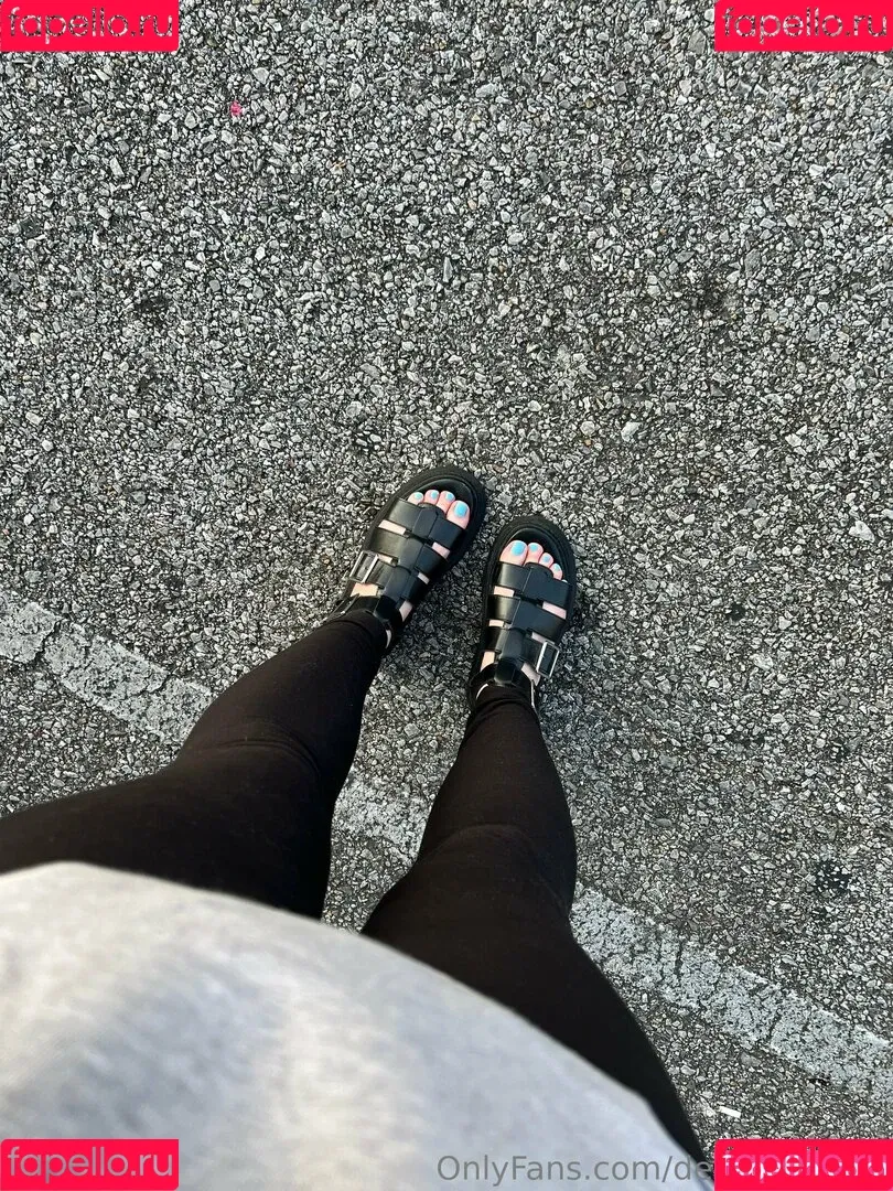 dedframe_ / dezzydoefree Onlyfans Photo Gallery 