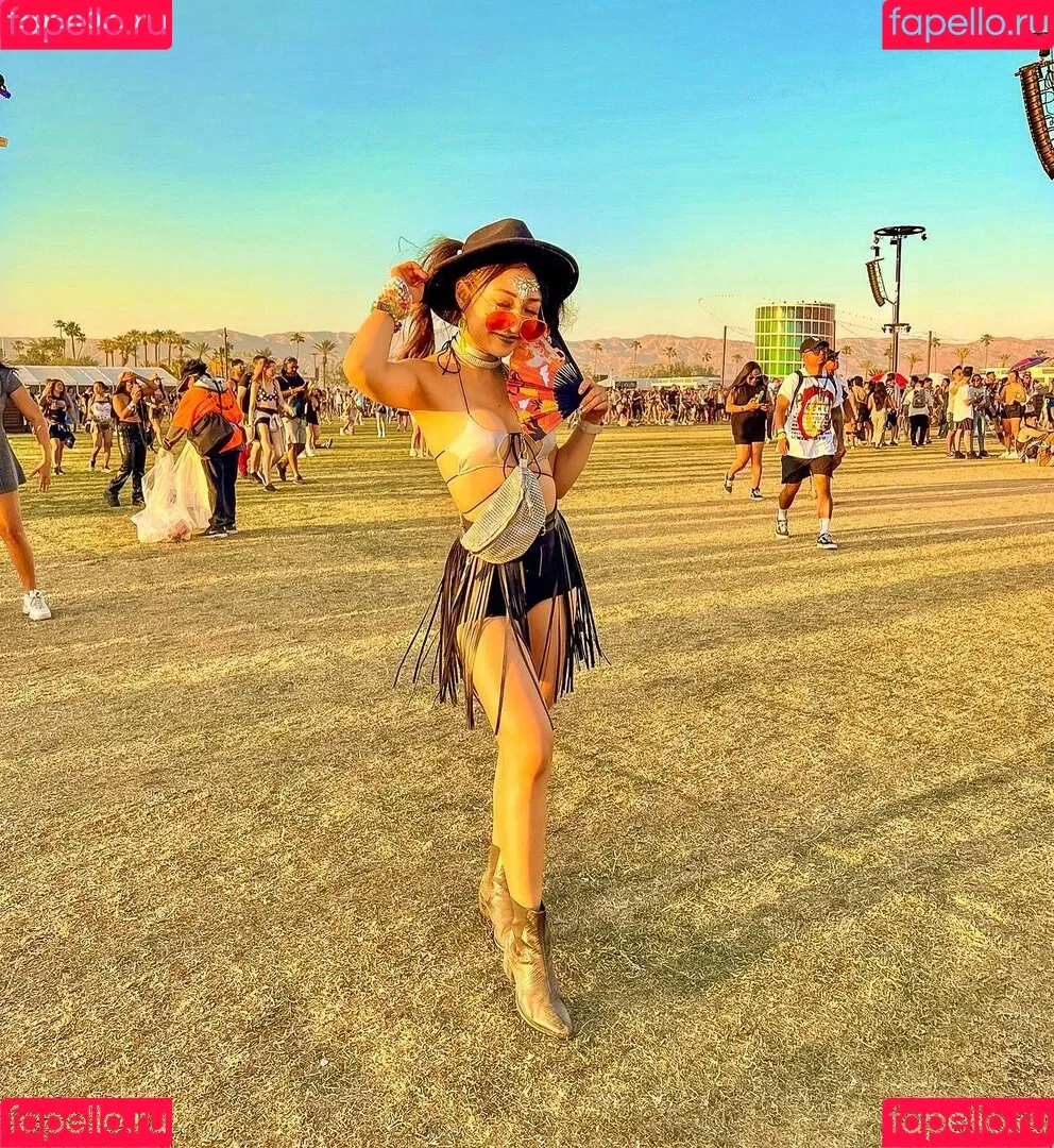 1260479805 / iseetan / seethefunny / siitan.irl Onlyfans Photo Gallery 