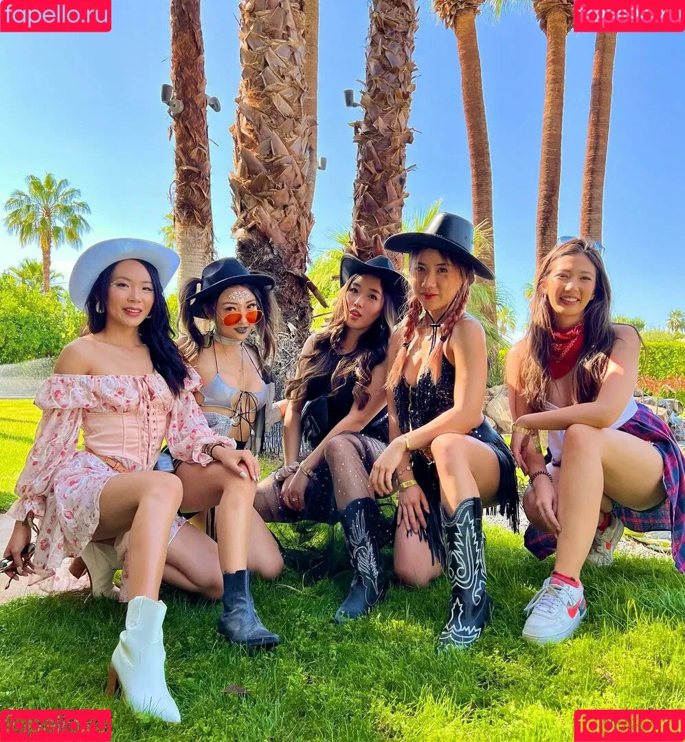 1260479805 / iseetan / seethefunny / siitan.irl Onlyfans Photo Gallery 