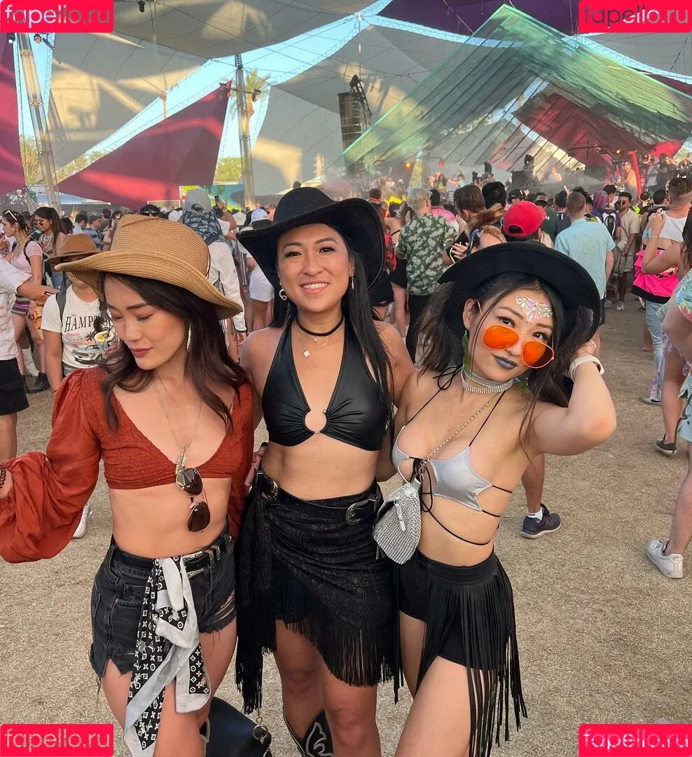 1260479805 / iseetan / seethefunny / siitan.irl Onlyfans Photo Gallery 