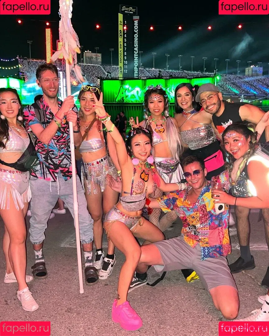 1260479805 / iseetan / seethefunny / siitan.irl Onlyfans Photo Gallery 