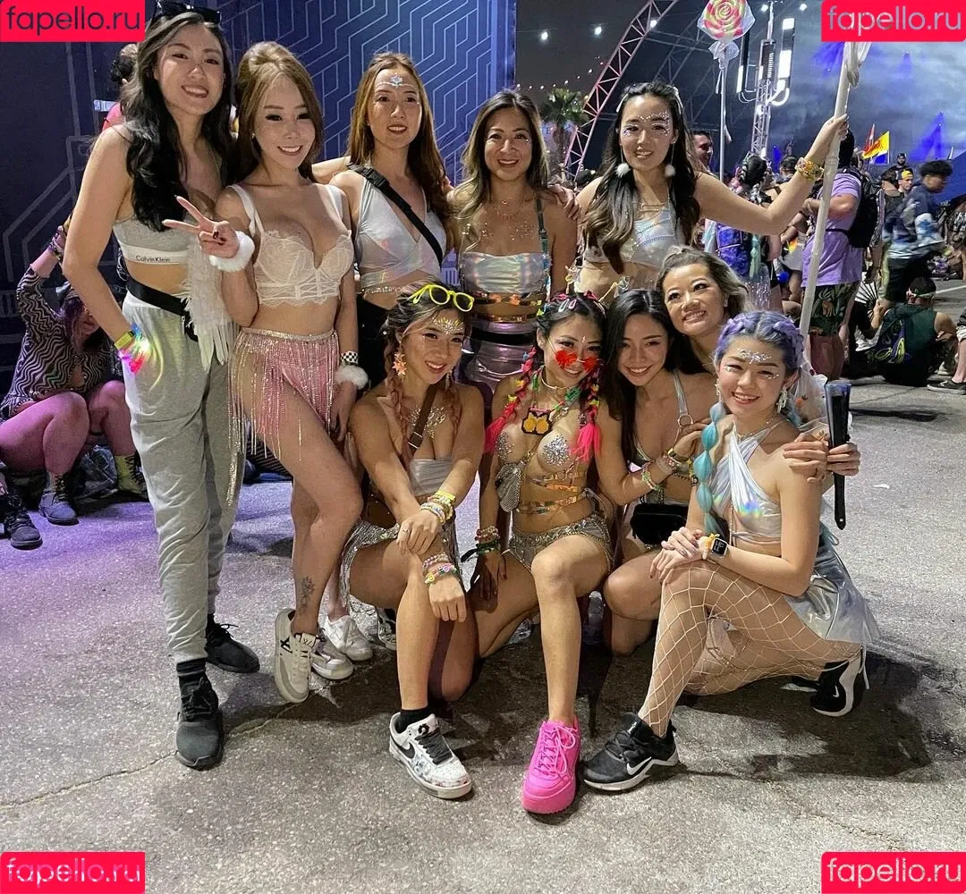 1260479805 / iseetan / seethefunny / siitan.irl Onlyfans Photo Gallery 