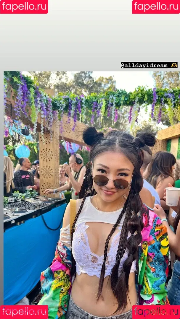 1260479805 / iseetan / seethefunny / siitan.irl Onlyfans Photo Gallery 