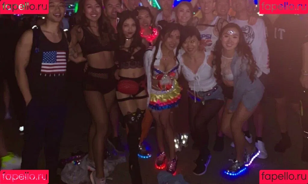 1260479805 / iseetan / seethefunny / siitan.irl Onlyfans Photo Gallery 