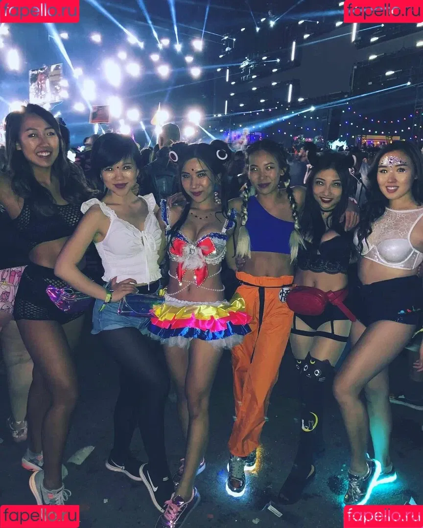 1260479805 / iseetan / seethefunny / siitan.irl Onlyfans Photo Gallery 