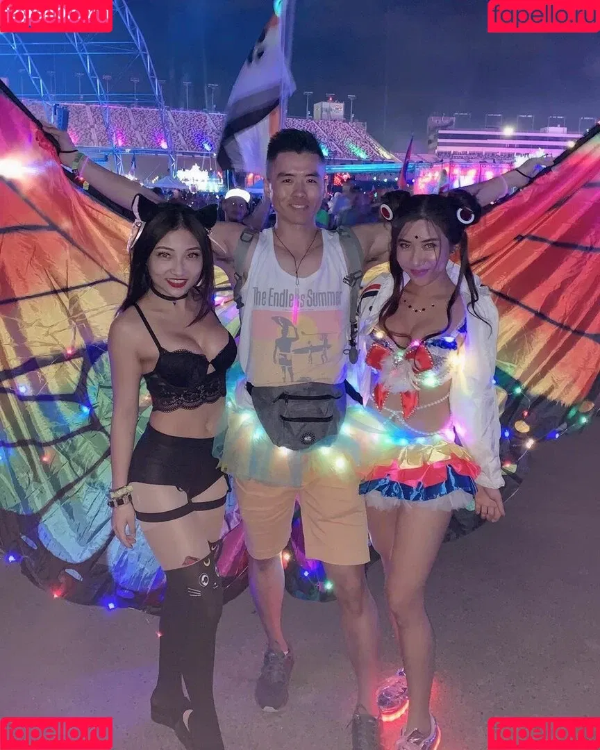 1260479805 / iseetan / seethefunny / siitan.irl Onlyfans Photo Gallery 