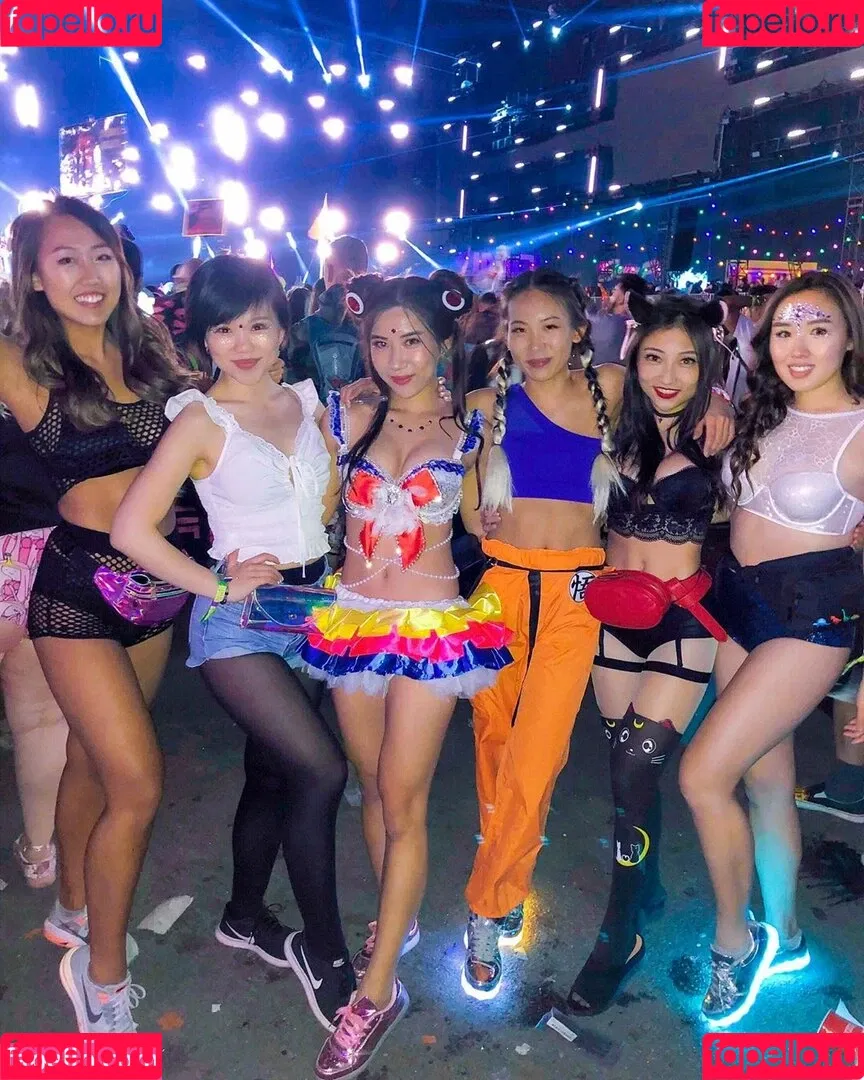 1260479805 / iseetan / seethefunny / siitan.irl Onlyfans Photo Gallery 