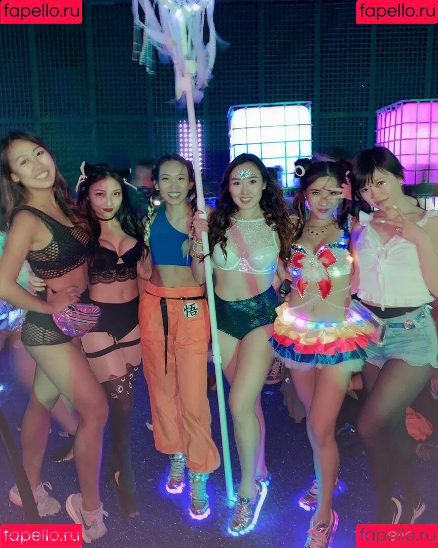 1260479805 / iseetan / seethefunny / siitan.irl Onlyfans Photo Gallery 