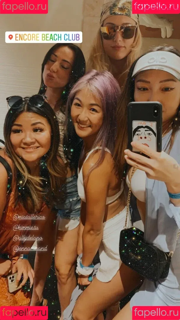 1260479805 / iseetan / seethefunny / siitan.irl Onlyfans Photo Gallery 