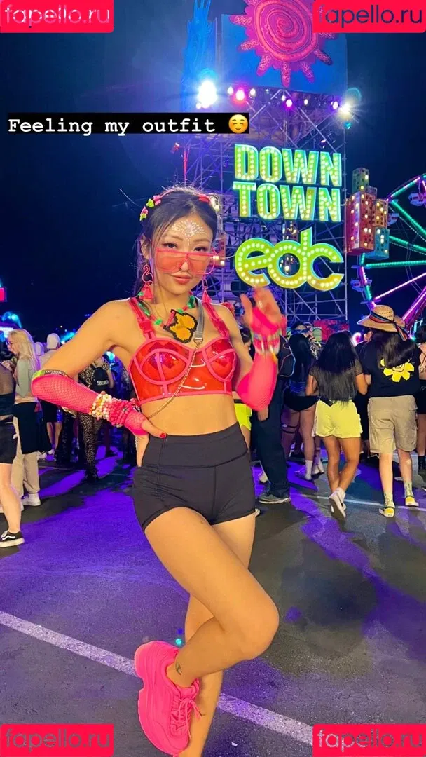 1260479805 / iseetan / seethefunny / siitan.irl Onlyfans Photo Gallery 