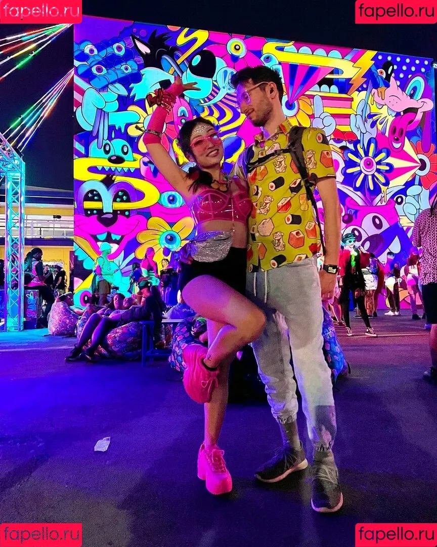 1260479805 / iseetan / seethefunny / siitan.irl Onlyfans Photo Gallery 