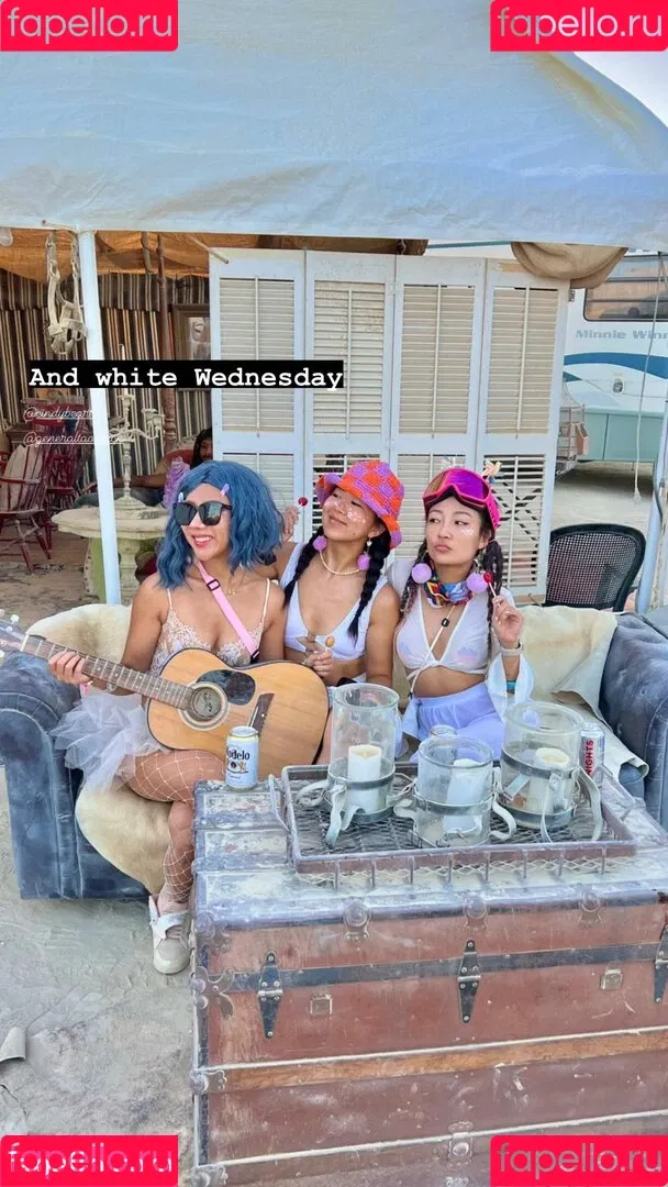 1260479805 / iseetan / seethefunny / siitan.irl Onlyfans Photo Gallery 