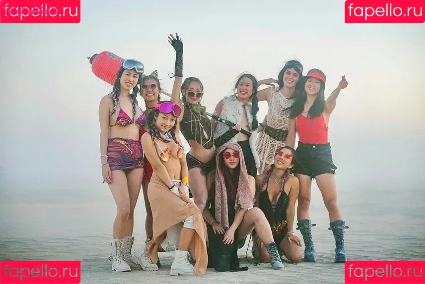 1260479805 / iseetan / seethefunny / siitan.irl Onlyfans Photo Gallery 