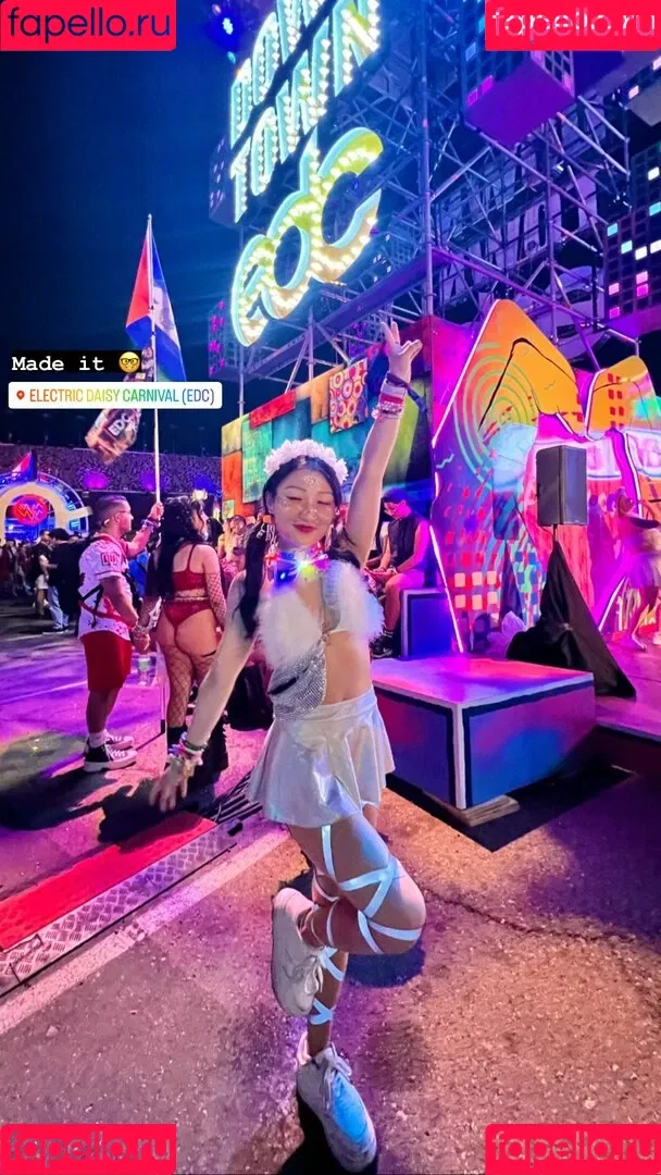 1260479805 / iseetan / seethefunny / siitan.irl Onlyfans Photo Gallery 