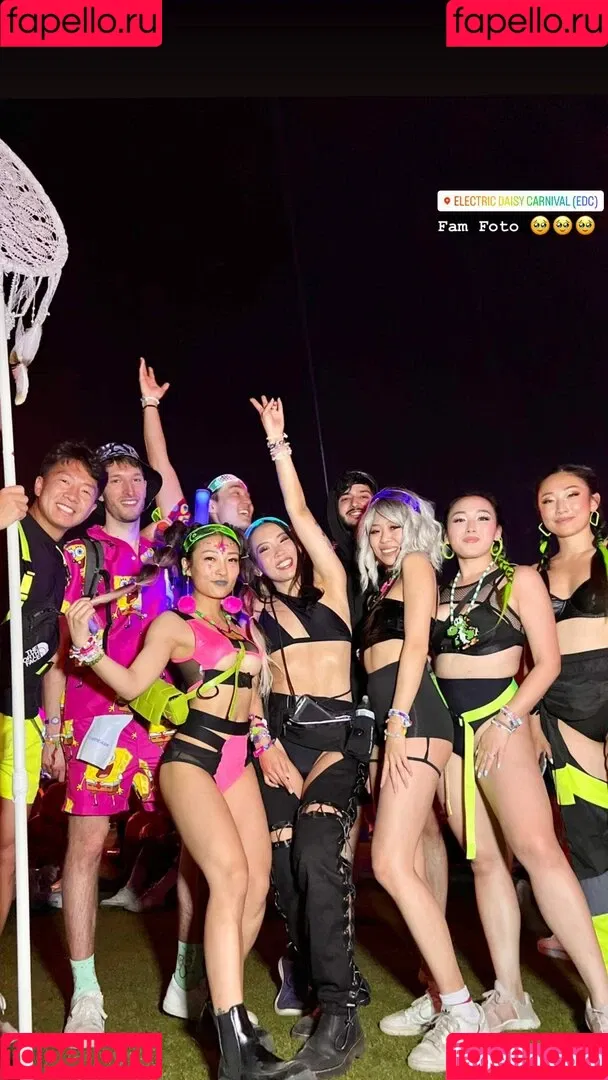 1260479805 / iseetan / seethefunny / siitan.irl Onlyfans Photo Gallery 