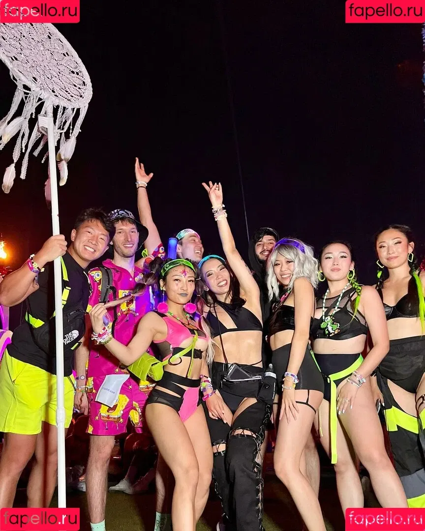 1260479805 / iseetan / seethefunny / siitan.irl Onlyfans Photo Gallery 