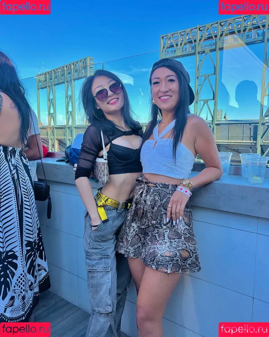 1260479805 / iseetan / seethefunny / siitan.irl Onlyfans Photo Gallery 