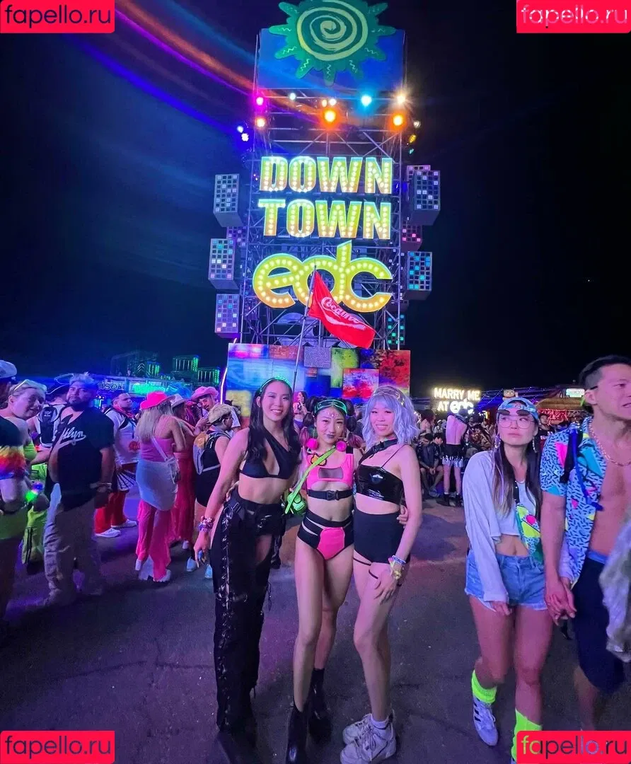 1260479805 / iseetan / seethefunny / siitan.irl Onlyfans Photo Gallery 