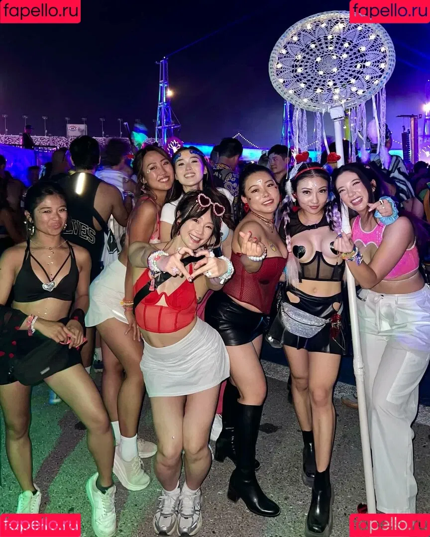 1260479805 / iseetan / seethefunny / siitan.irl Onlyfans Photo Gallery 