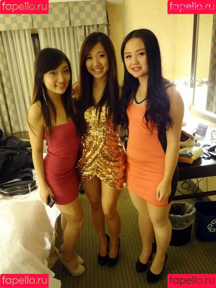 1260479805 / iseetan / seethefunny / siitan.irl Onlyfans Photo Gallery 