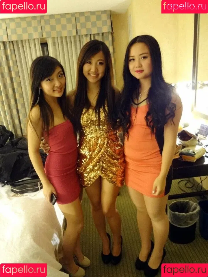 1260479805 / iseetan / seethefunny / siitan.irl Onlyfans Photo Gallery 