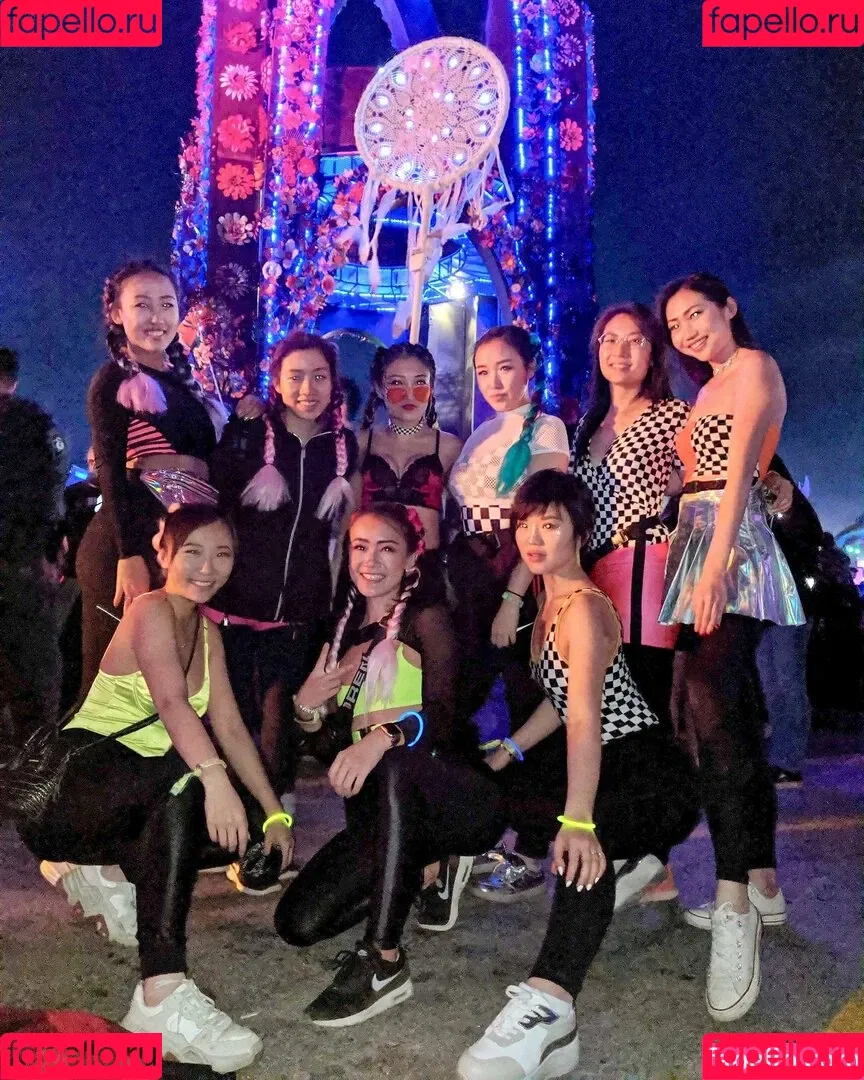 1260479805 / iseetan / seethefunny / siitan.irl Onlyfans Photo Gallery 