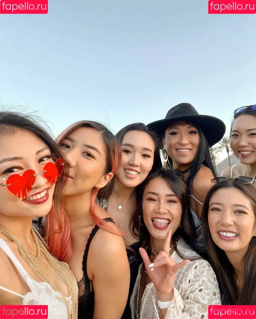 1260479805 / iseetan / seethefunny / siitan.irl Onlyfans Photo Gallery 