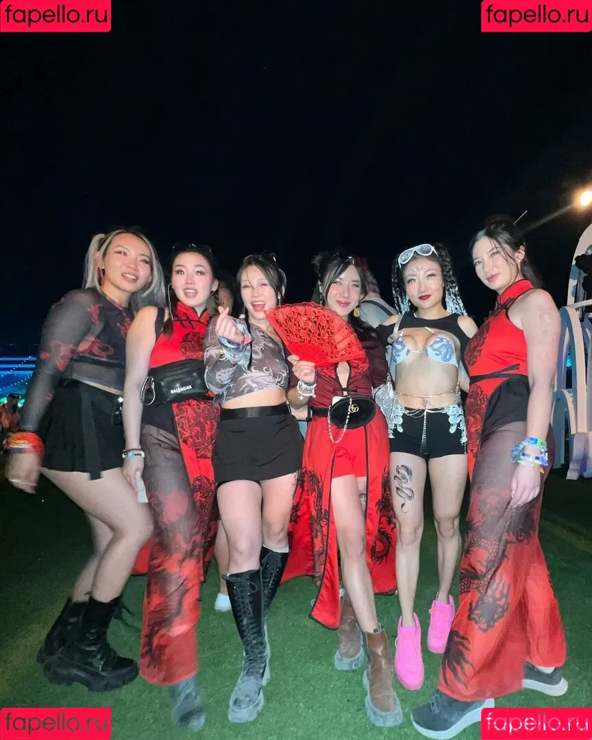 1260479805 / iseetan / seethefunny / siitan.irl Onlyfans Photo Gallery 