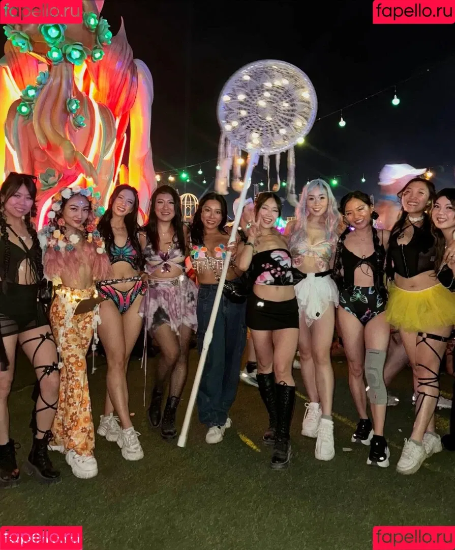 1260479805 / iseetan / seethefunny / siitan.irl Onlyfans Photo Gallery 