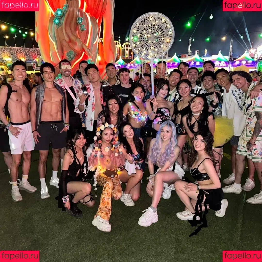 1260479805 / iseetan / seethefunny / siitan.irl Onlyfans Photo Gallery 