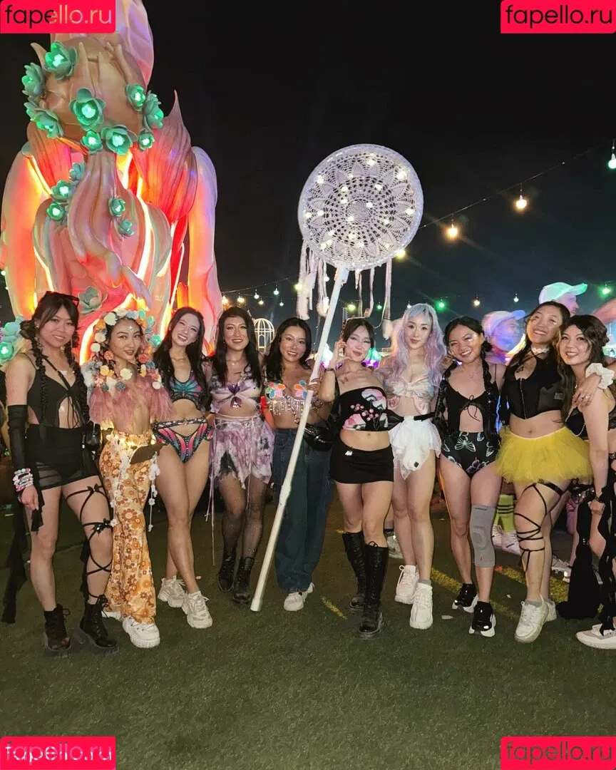 1260479805 / iseetan / seethefunny / siitan.irl Onlyfans Photo Gallery 