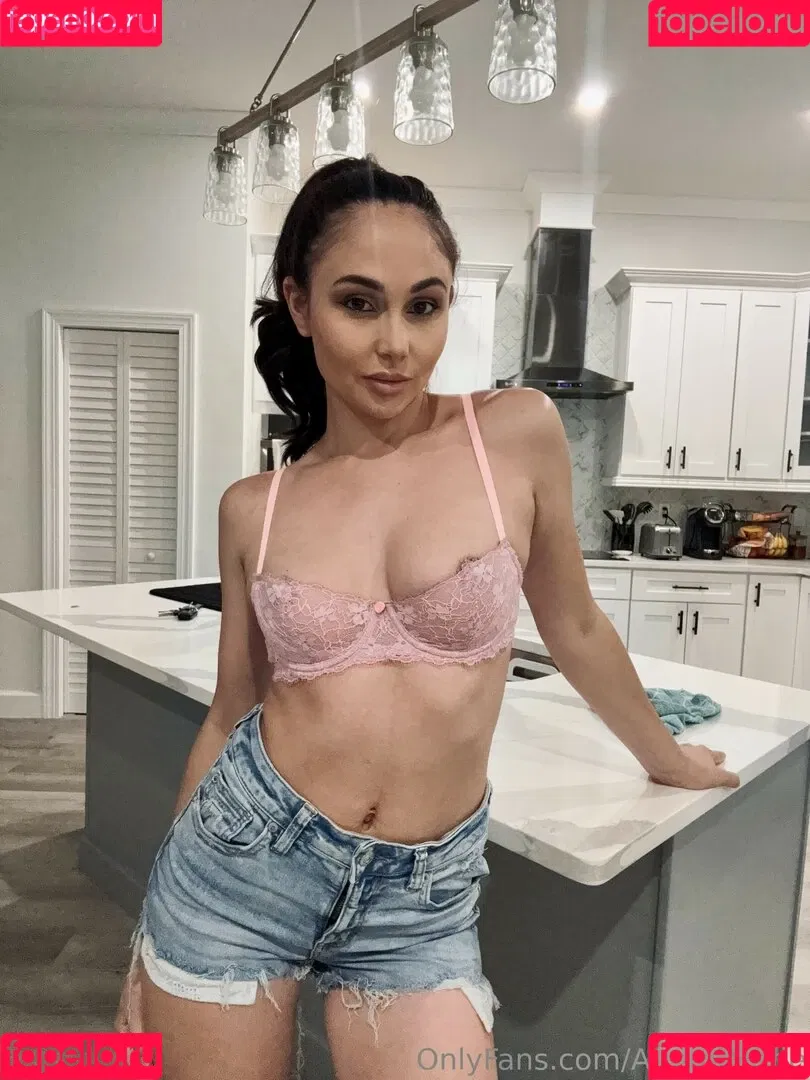 Ariana Marie / MsArianaMarie / arianamarie Onlyfans Photo Gallery 