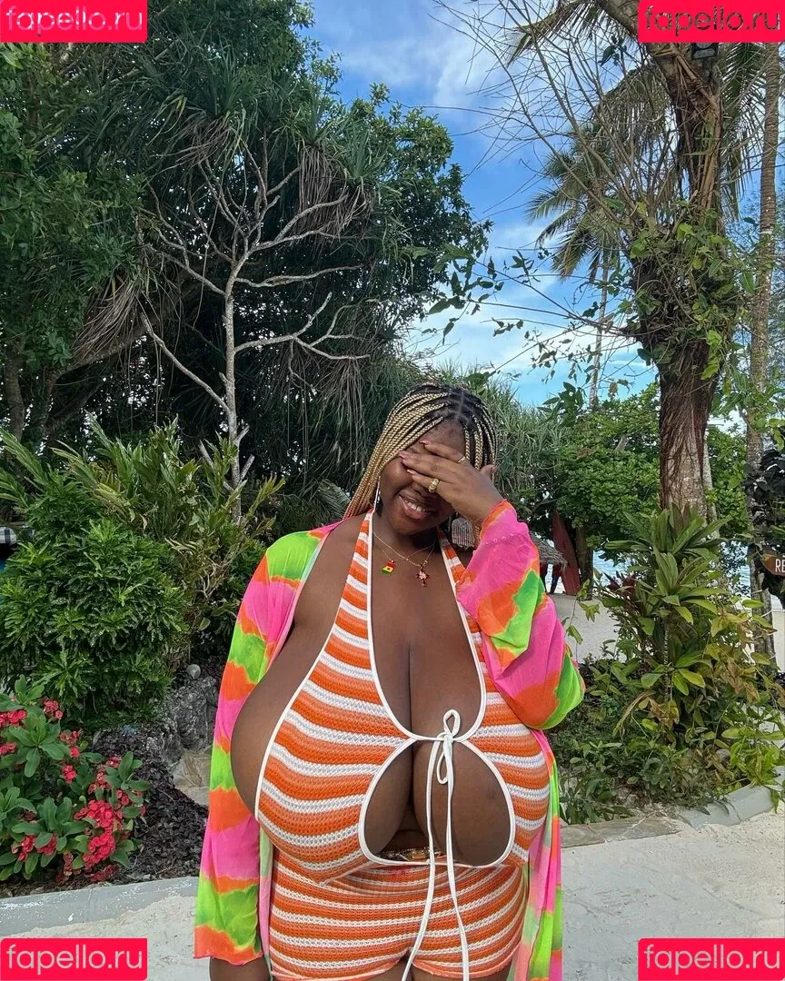 Chioma Lovv / chiomalovv Onlyfans Photo Gallery 