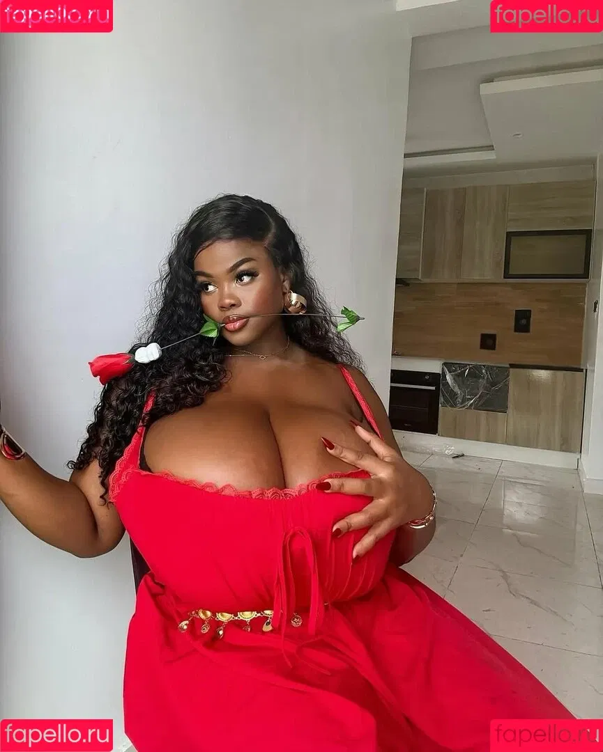 Chioma Lovv / chiomalovv Onlyfans Photo Gallery 