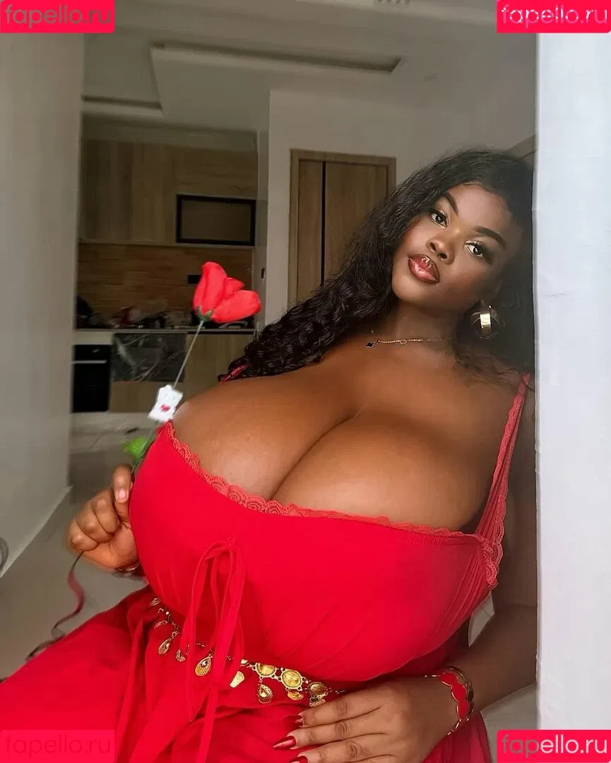 Chioma Lovv / chiomalovv Onlyfans Photo Gallery 