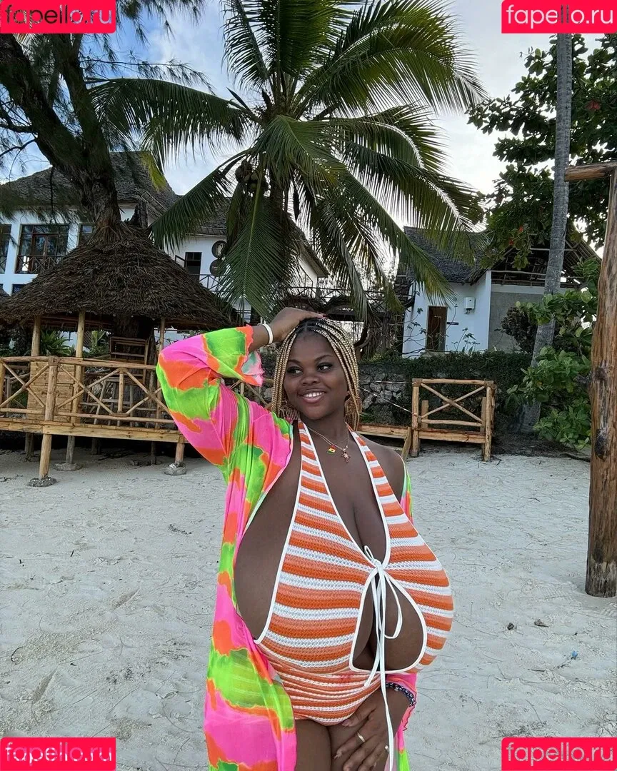 Chioma Lovv / chiomalovv Onlyfans Photo Gallery 