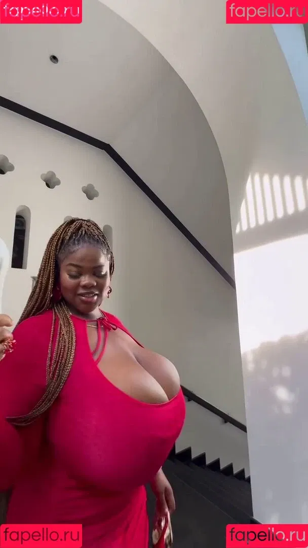 Chioma Lovv / chiomalovv Onlyfans Photo Gallery 