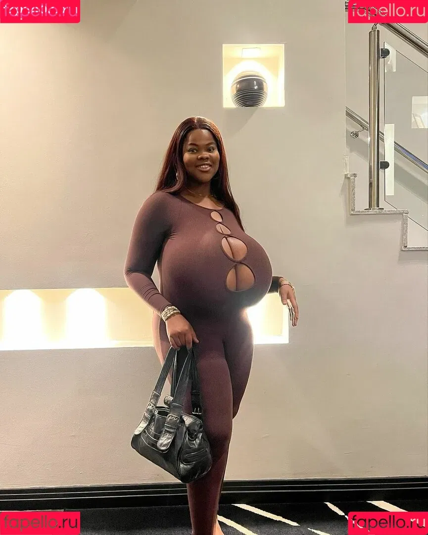 Chioma Lovv / chiomalovv Onlyfans Photo Gallery 