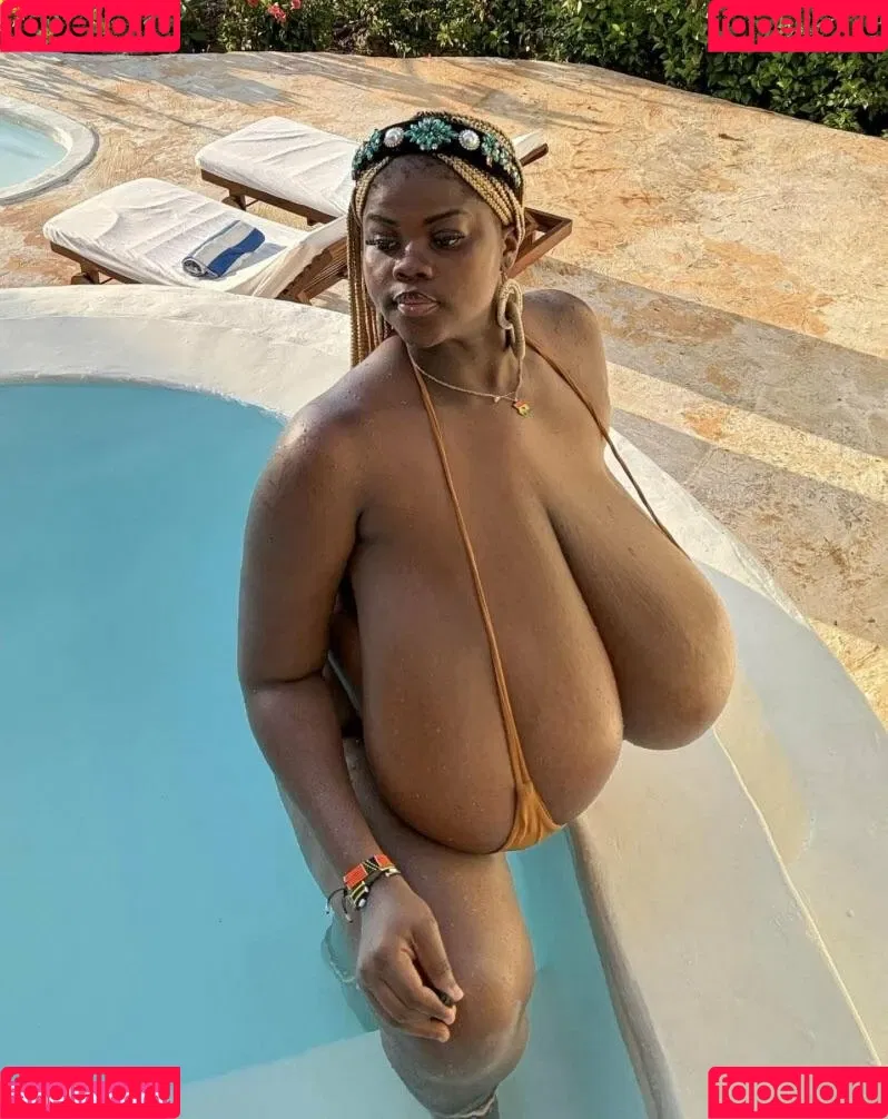 Chioma Lovv / chiomalovv Onlyfans Photo Gallery 