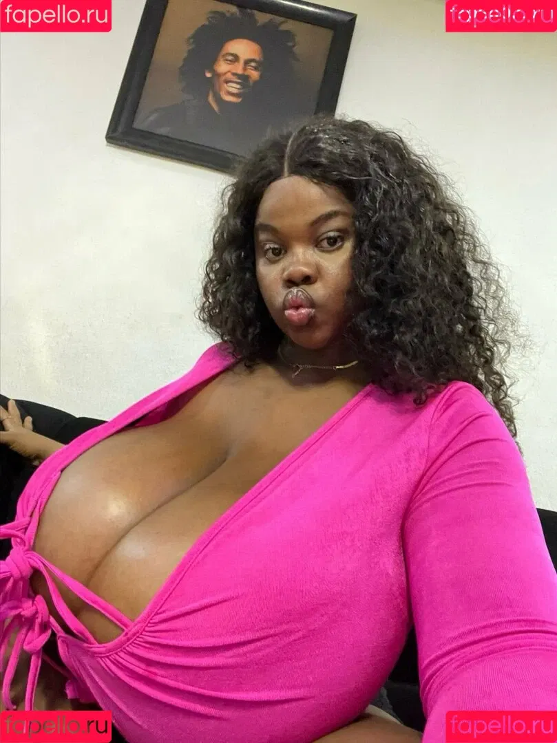 Chioma Lovv / chiomalovv Onlyfans Photo Gallery 