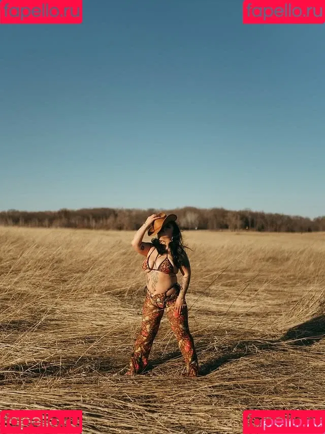 Mee Wang / m34tymeeow / meeciwang Onlyfans Photo Gallery 