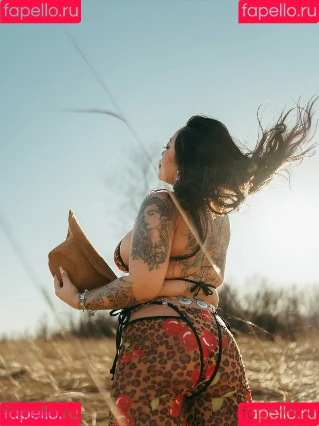 Mee Wang / m34tymeeow / meeciwang Onlyfans Photo Gallery 