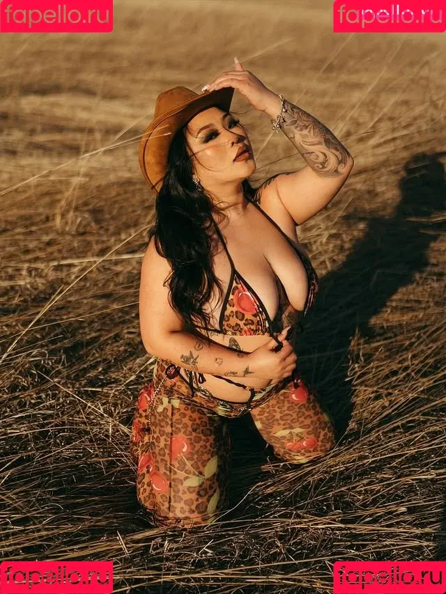 Mee Wang / m34tymeeow / meeciwang Onlyfans Photo Gallery 