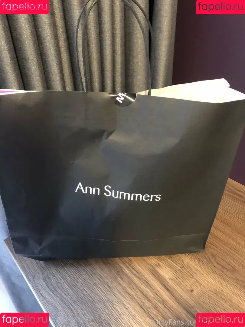 british_bananna / britishamianna Onlyfans Photo Gallery 