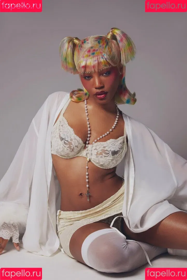 Quenlin Blackwell / quenblackwell Onlyfans Photo Gallery 