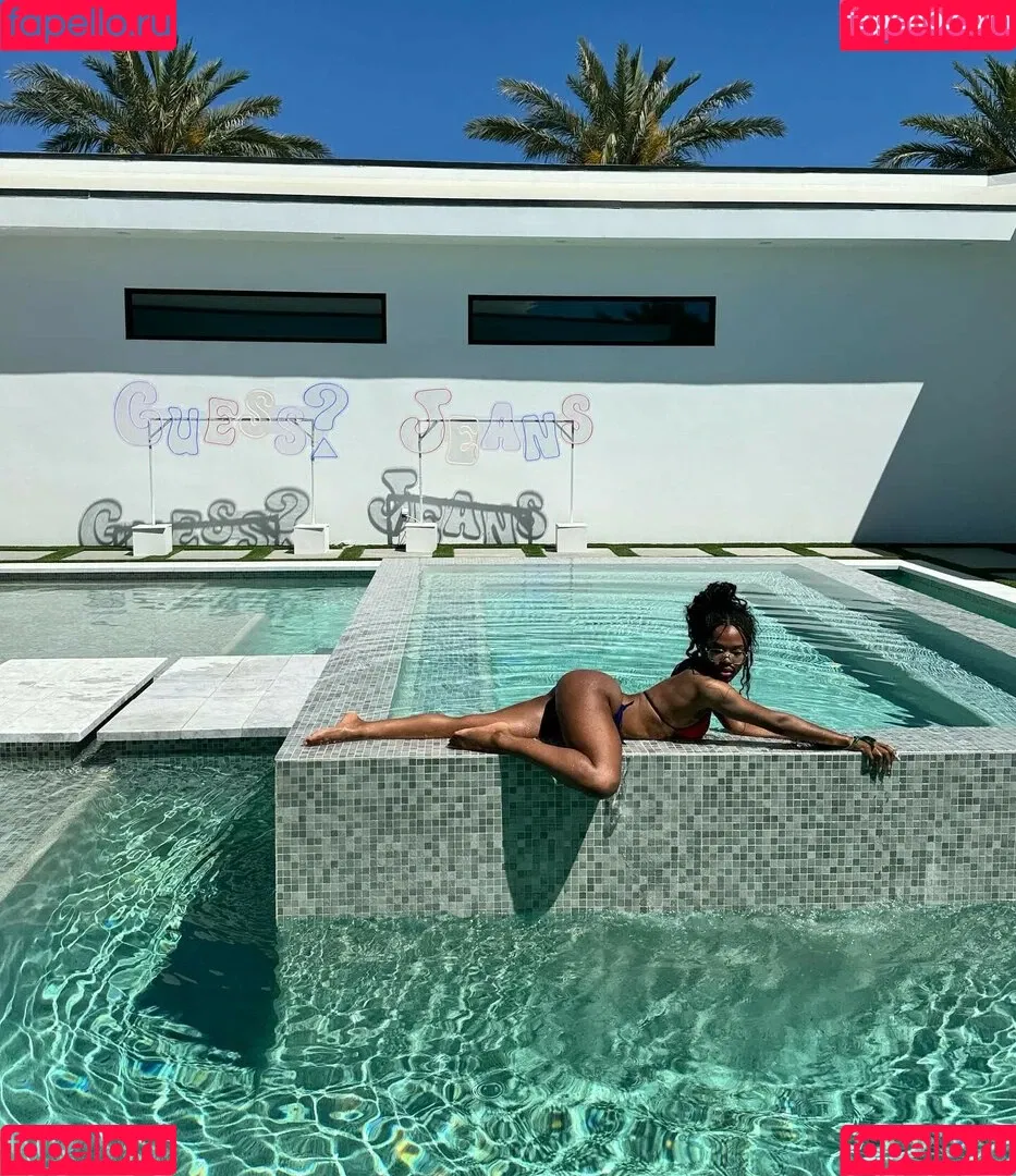 Quenlin Blackwell / quenblackwell Onlyfans Photo Gallery 