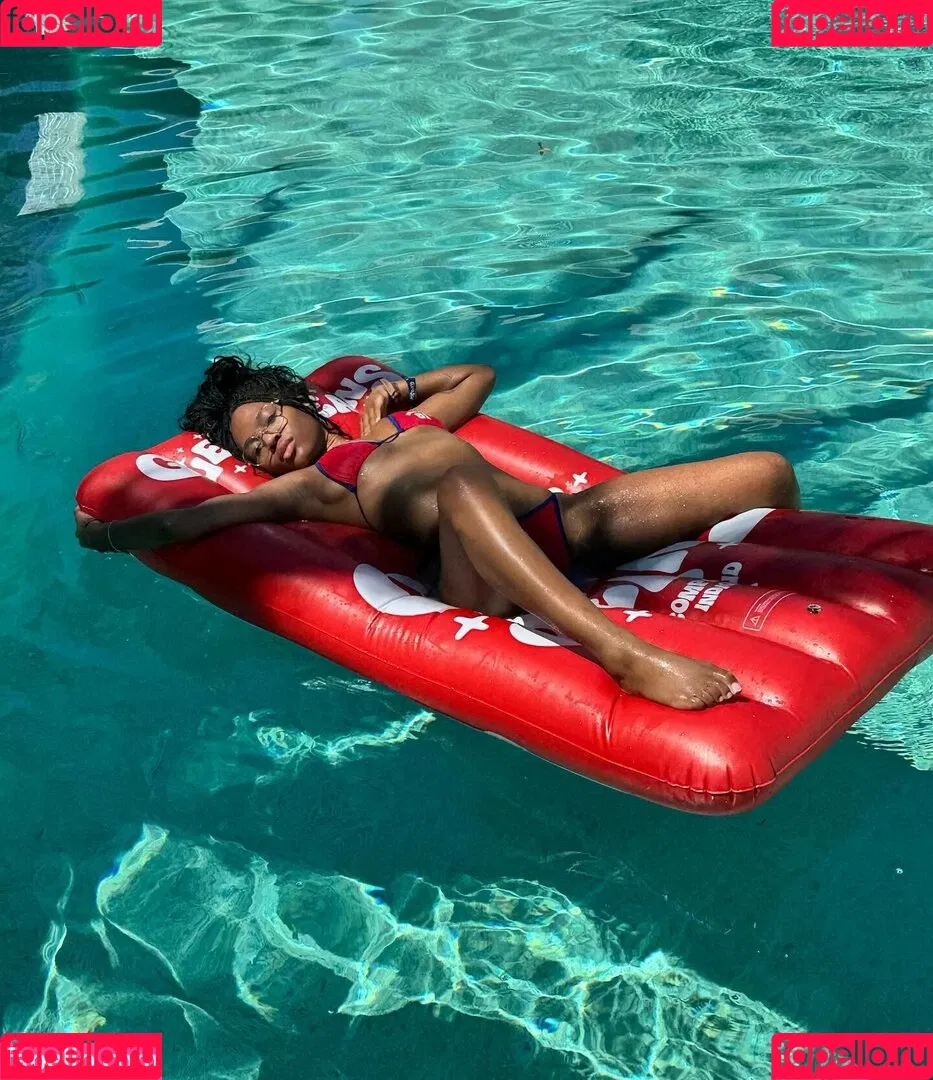 Quenlin Blackwell / quenblackwell Onlyfans Photo Gallery 