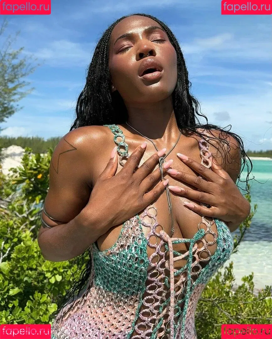 Quenlin Blackwell / quenblackwell Onlyfans Photo Gallery 